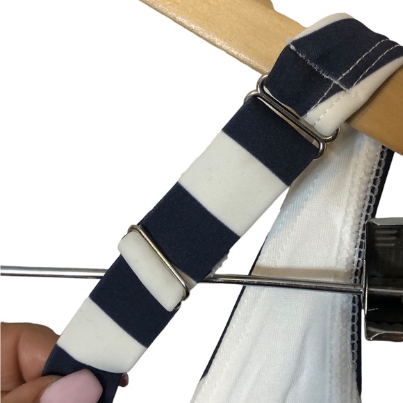 Swimsuit - Picture 5 of 9